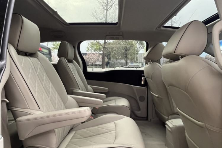 Used Buick GL8 2023 Land Executive Class Deluxe Model Interior 9