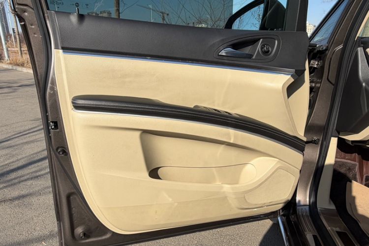 Used Buick GL8 2023 Land Executive Class 652T Luxury Model Interior 9