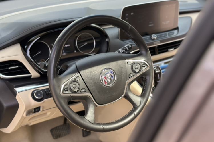 Used Buick GL8 2023 Land Executive Class 652T Luxury Model Interior 9