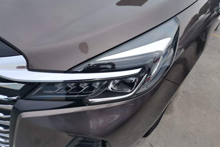 Used Buick GL8 2023 Land Executive Class Deluxe Model Left Front Headlight