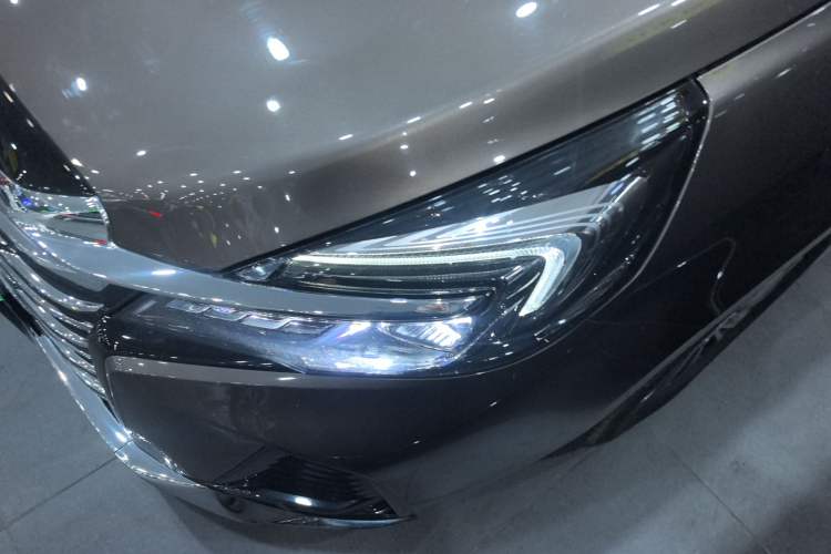 Used Buick GL8 2023 Facelifted Land Cruiser Executive Luxury Version Left Front Headlight