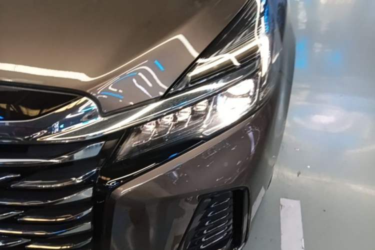 Used Buick GL8 2023 Facelifted Land Cruiser Executive Luxury Version Left Front Headlight