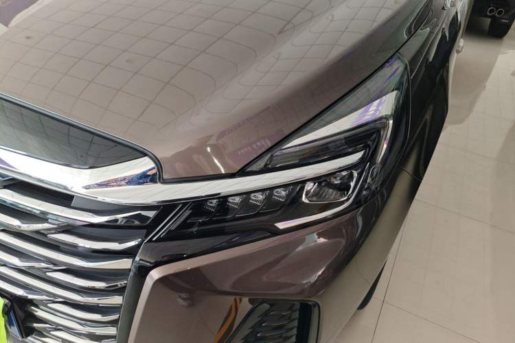 Used Buick GL8 2023 Facelifted Land Cruiser Executive Luxury Version Left Front Headlight