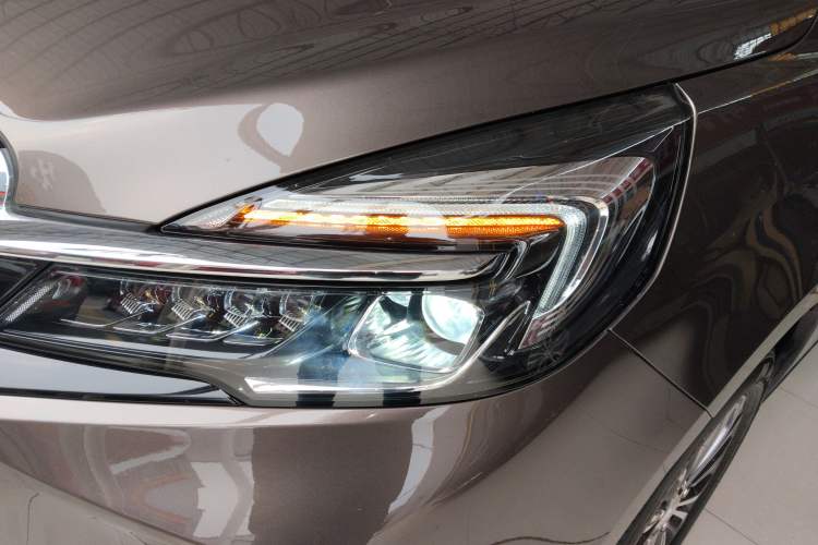Used Buick GL8 2023 Land Executive Class 652T Luxury Model Left Front Headlight