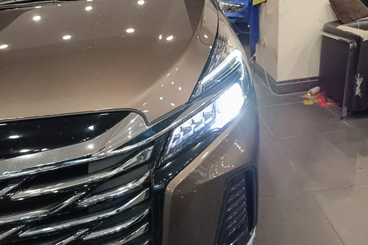 Used Buick GL8 2023 Facelifted Land Cruiser Executive Luxury Version Left Front Headlight
