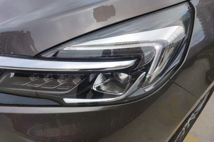 Used Buick GL8 2023 Land Executive Class Comfort Model Left Front Headlight