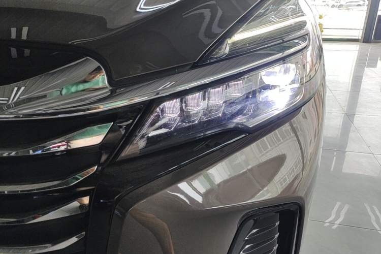 Used Buick GL8 2023 Facelifted Land Cruiser Executive Luxury Version Left Front Headlight