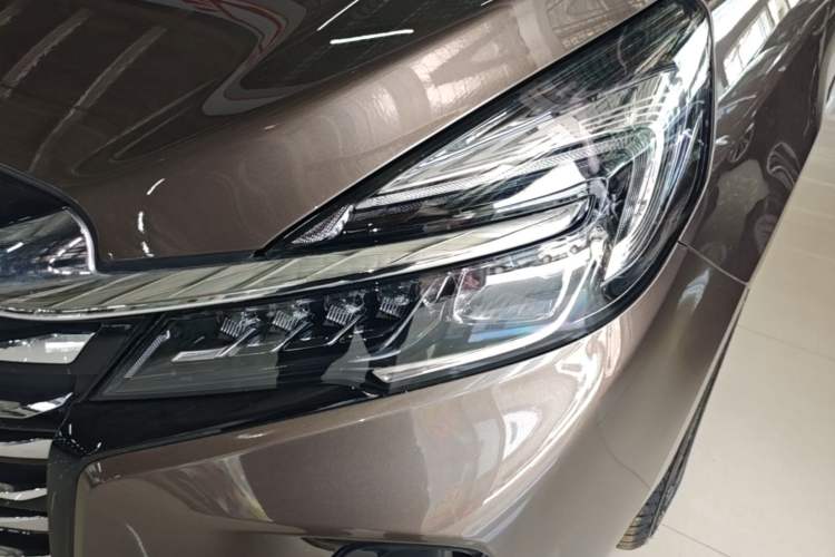 Used Buick GL8 2023 Facelifted Land Cruiser Executive Luxury Version Left Front Headlight
