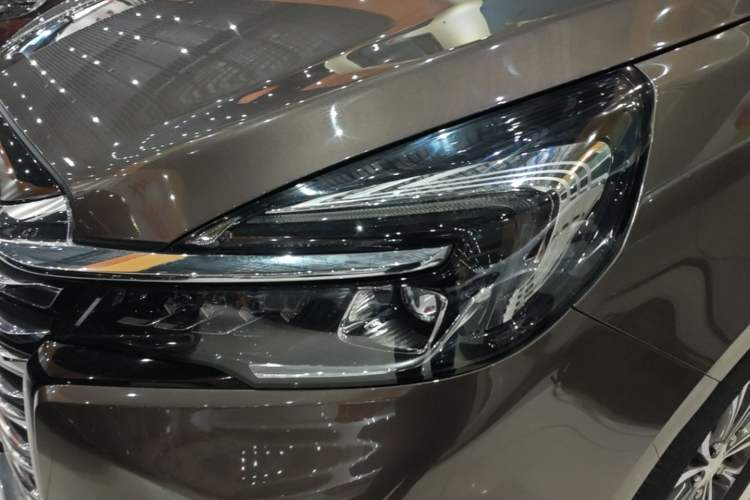 Used Buick GL8 2023 Land Executive Class Comfort Model Left Front Headlight
