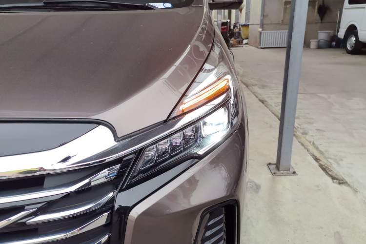 Used Buick GL8 2023 Facelifted Land Cruiser Executive Luxury Version Left Front Headlight