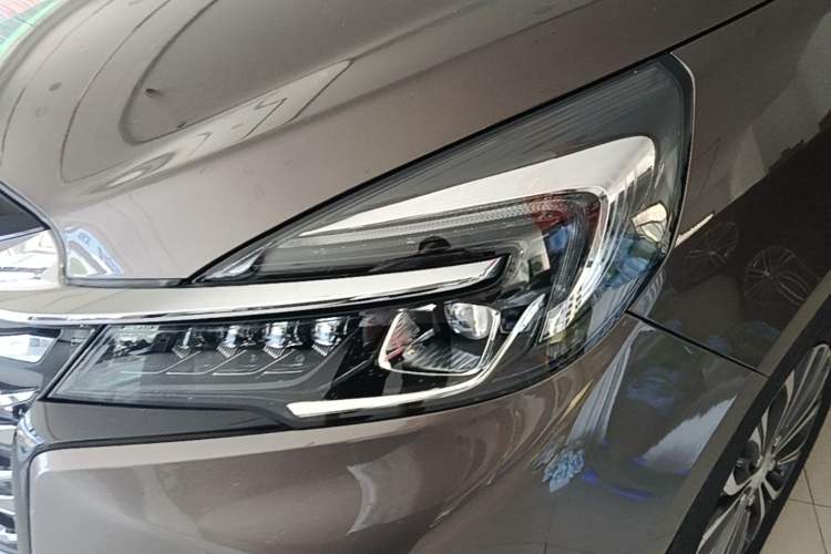 Used Buick GL8 2023 Land Executive Class Comfort Model Left Front Headlight