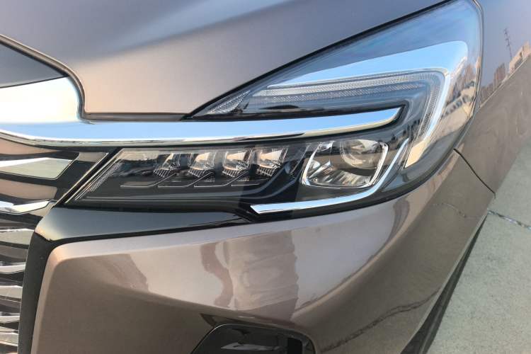 Used Buick GL8 2023 Facelifted Land Cruiser Executive Luxury Version Left Front Headlight