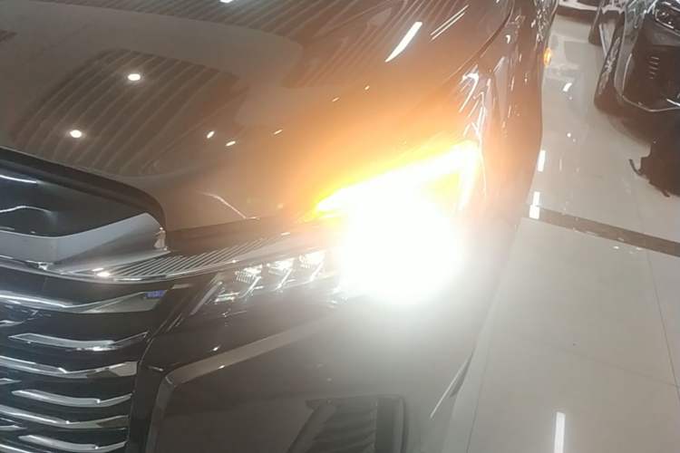 Used Buick GL8 2023 Facelifted Land Cruiser Executive Luxury Version Left Front Headlight