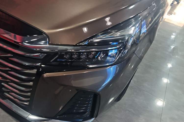 Used Buick GL8 2023 Facelifted Land Cruiser Executive Luxury Version Left Front Headlight