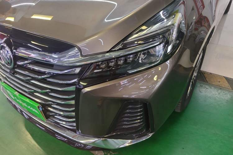 Used Buick GL8 2023 Land Executive Class Deluxe Model Left Front Headlight