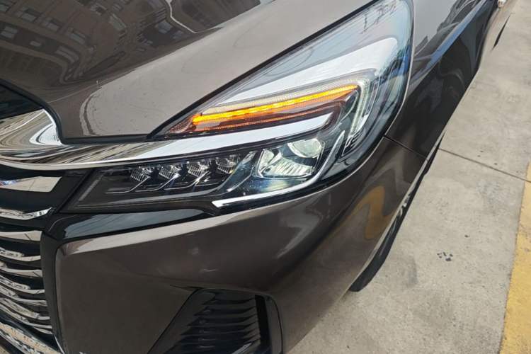 Used Buick GL8 2023 Facelifted Land Cruiser Executive Luxury Version Left Front Headlight