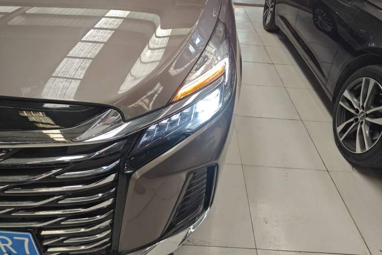 Used Buick GL8 2023 Facelifted Land Cruiser Executive Luxury Version Left Front Headlight
