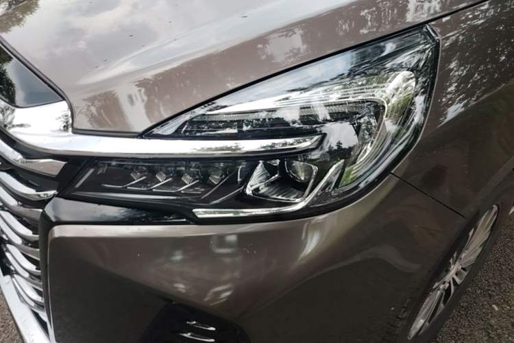 Used Buick GL8 2023 Land Executive Class 652T Luxury Model Left Front Headlight