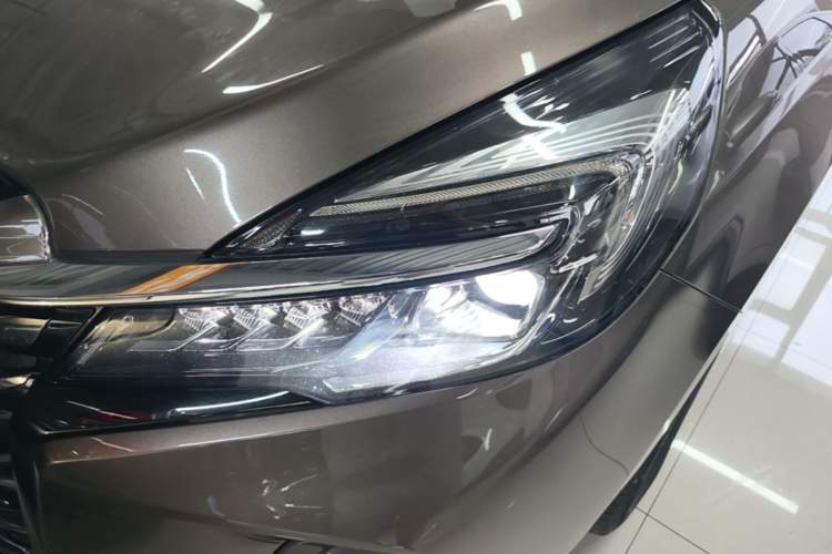Used Buick GL8 2023 Facelifted Land Cruiser Executive Luxury Version Left Front Headlight