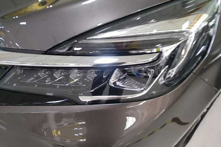 Used Buick GL8 2023 Facelifted Land Cruiser Executive Luxury Version Left Front Headlight