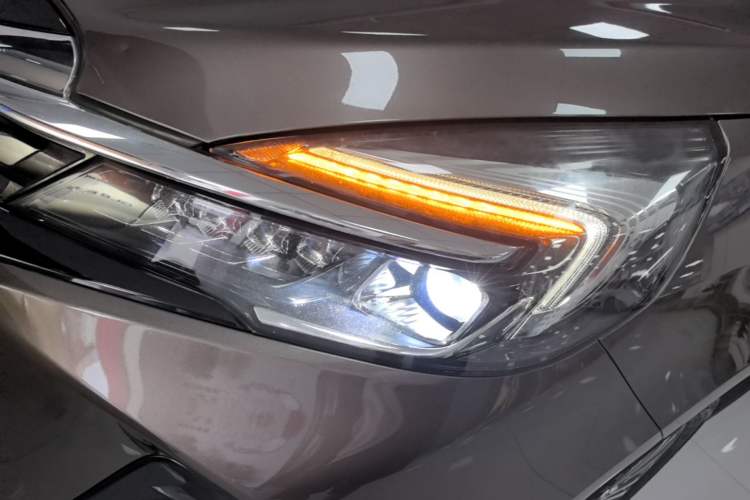 Used Buick GL8 2023 Facelifted Land Cruiser Executive Luxury Version Left Front Headlight