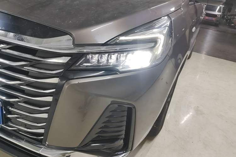 Used Buick GL8 2023 Land Executive Class Deluxe Model Left Front Headlight