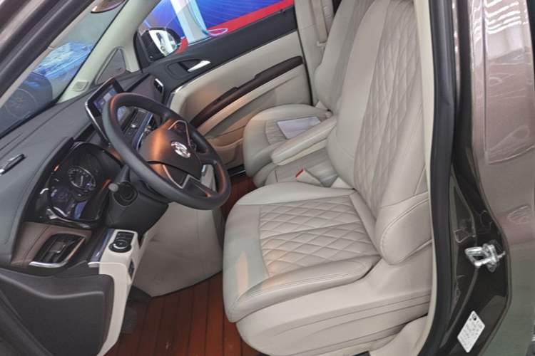 Used Buick GL8 2023 Land Executive Class Comfort Model Left Front Seat