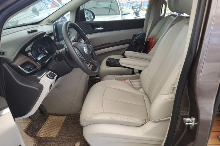 Used Buick GL8 2023 Land Executive Class Comfort Model Left Front Seat