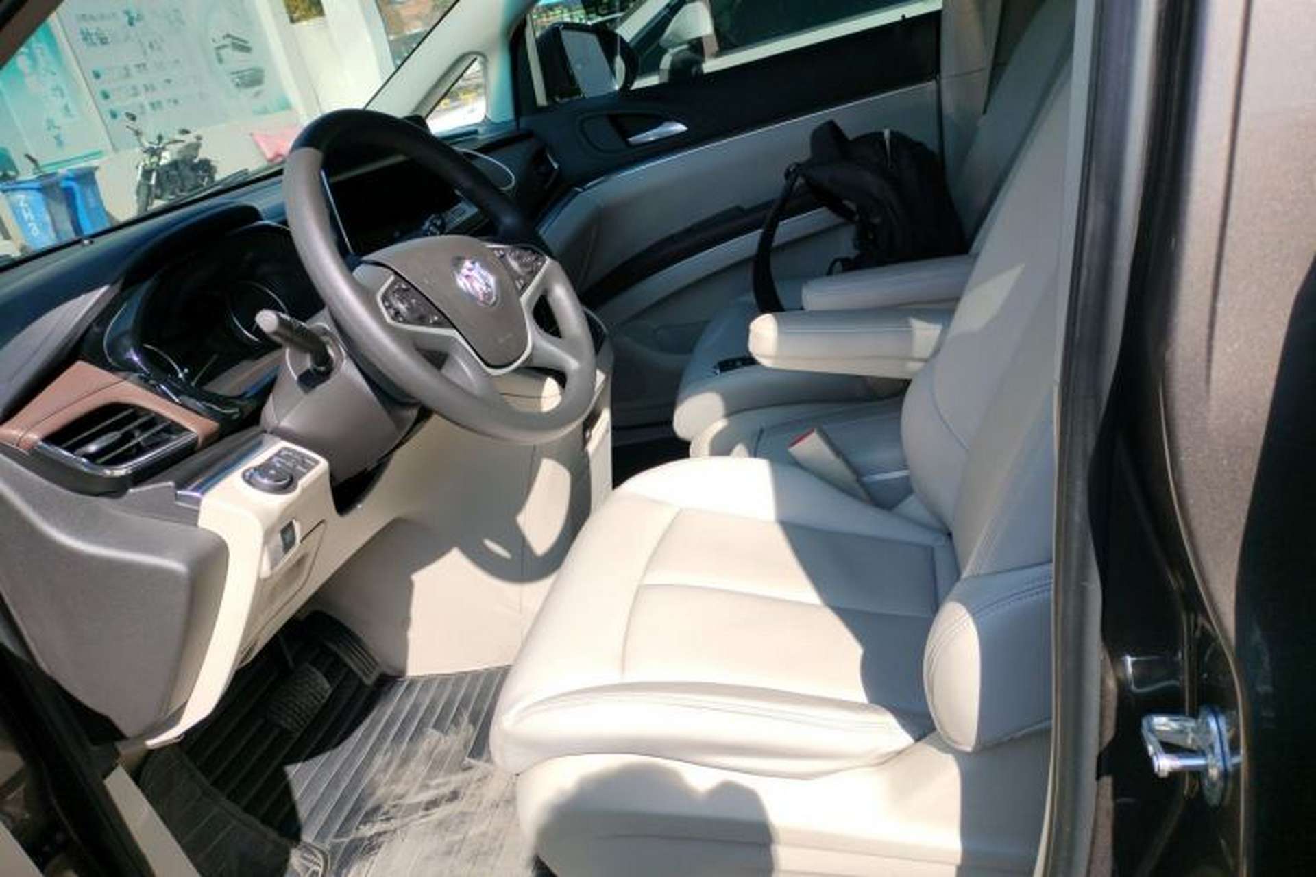 Used Buick GL8 2023 Land Executive Class Smart Enjoyment Model Left Front Seat