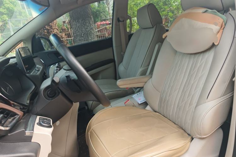 Used Buick GL8 2023 Facelifted Land Cruiser Executive Luxury Version Left Front Seat