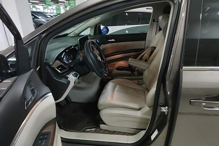 Used Buick GL8 2023 Land Executive Class Smart Enjoyment Model Left Front Seat