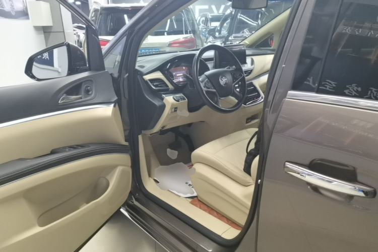 Used Buick GL8 2023 Facelifted Land Cruiser Executive Luxury Version Left Front Seat