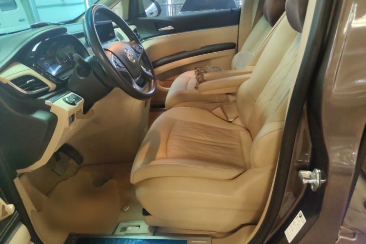 Used Buick GL8 2023 Facelifted Land Cruiser Executive Luxury Version Left Front Seat