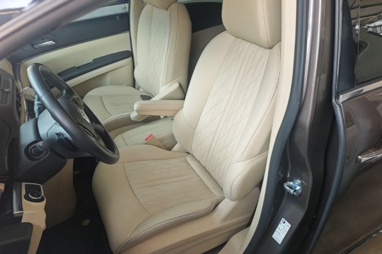 Used Buick GL8 2023 Facelifted Land Cruiser Executive Luxury Version Left Front Seat