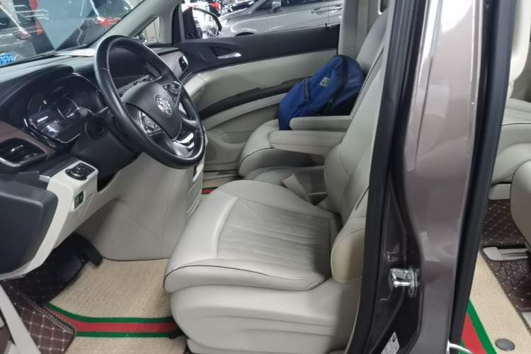 Used Buick GL8 2023 Land Executive Class Deluxe Model Left Front Seat