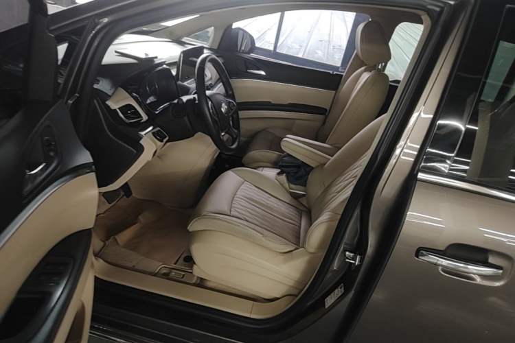 Used Buick GL8 2023 Land Executive Class 652T Luxury Model Left Front Seat