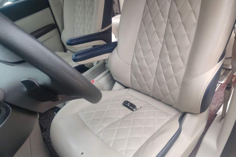 Used Buick GL8 2023 Land Executive Class Comfort Model Left Front Seat