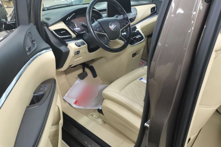 Used Buick GL8 2023 Facelifted Land Cruiser Executive Luxury Version Left Front Seat