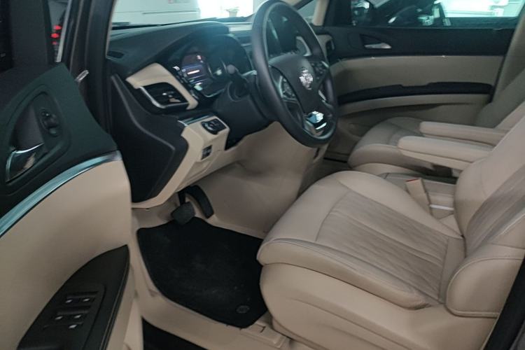 Used Buick GL8 2023 Facelifted Land Cruiser Executive Luxury Version Left Front Seat