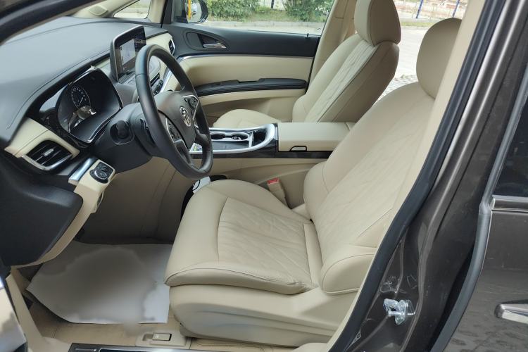 Used Buick GL8 2023 Facelifted Land Cruiser Executive Luxury Version Left Front Seat