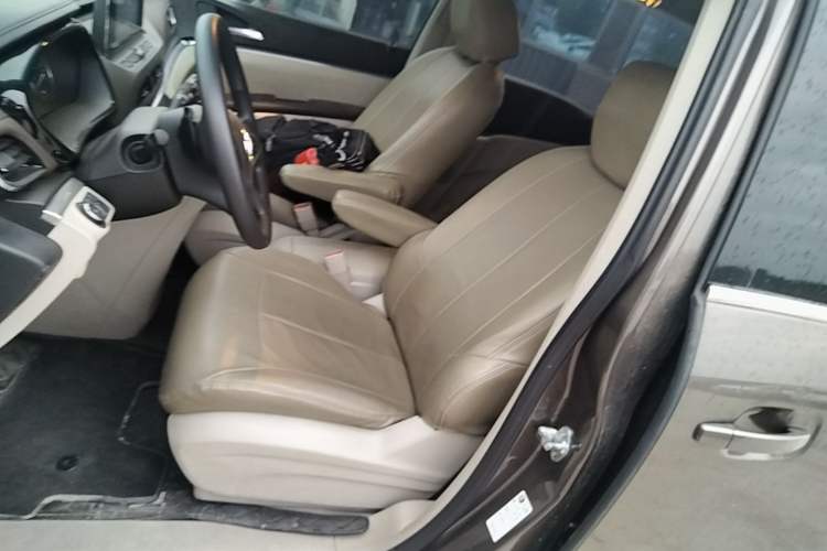 Used Buick GL8 2023 Land Executive Class Comfort Model Left Front Seat