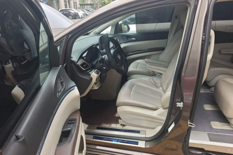 Used Buick GL8 2023 Land Executive Class Comfort Model Left Front Seat