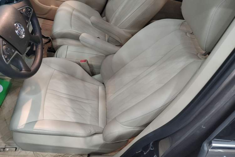 Used Buick GL8 2023 Facelifted Land Cruiser Executive Luxury Version Left Front Seat