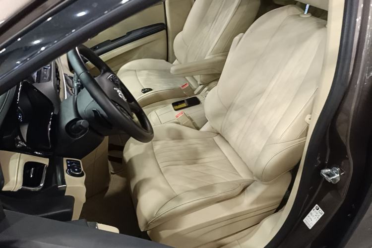 Used Buick GL8 2023 Facelifted Land Cruiser Executive Luxury Version Left Front Seat