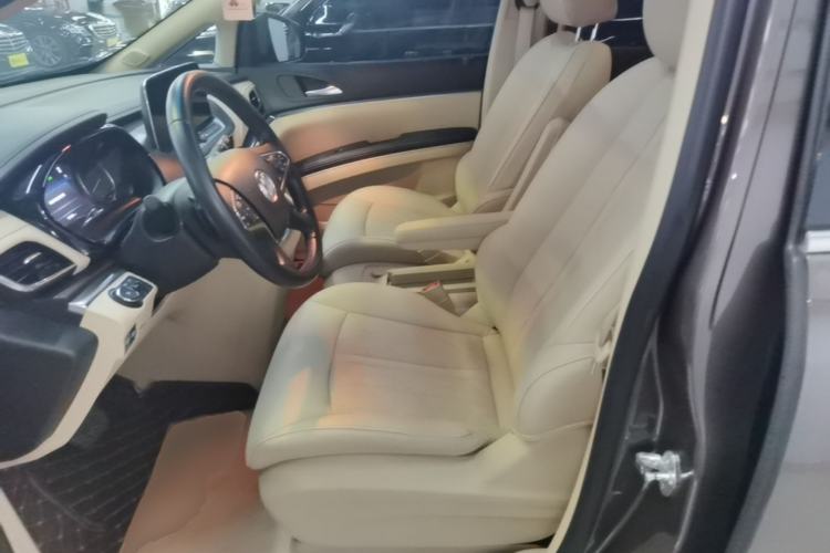 Used Buick GL8 2023 Land Executive Class Deluxe Model Left Front Seat