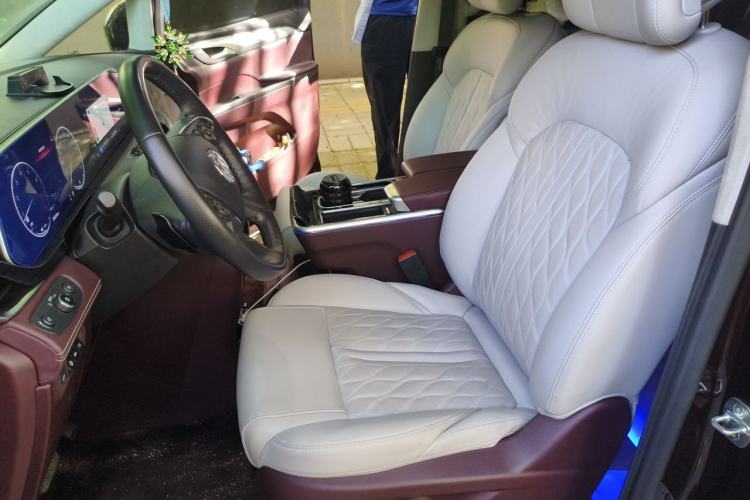 Used Buick GL8 2023 Avenir Aivia Six-Seat Deluxe Edition Left Front Seat