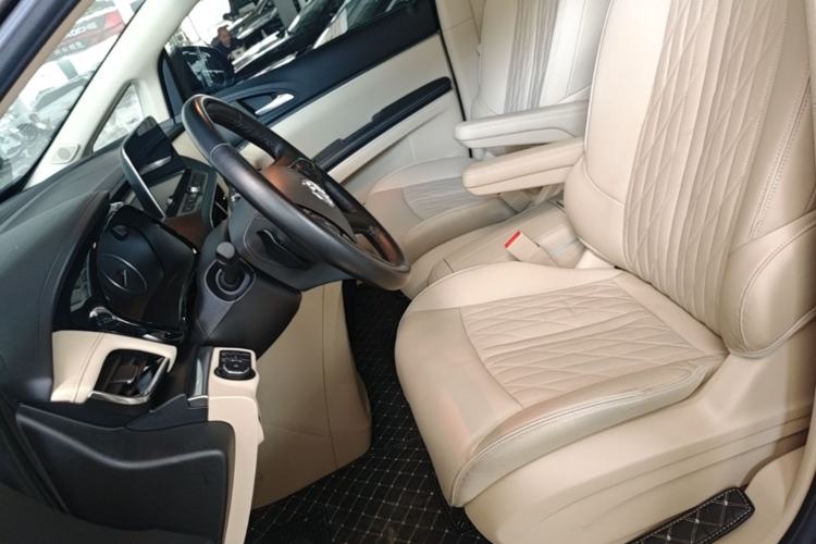 Used Buick GL8 2023 Facelifted Land Cruiser Executive Luxury Version Left Front Seat