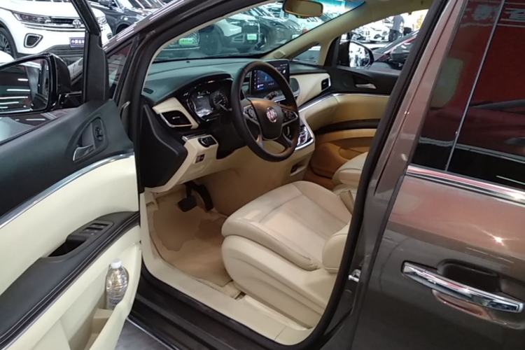 Used Buick GL8 2023 Facelifted Land Cruiser Executive Luxury Version Left Front Seat