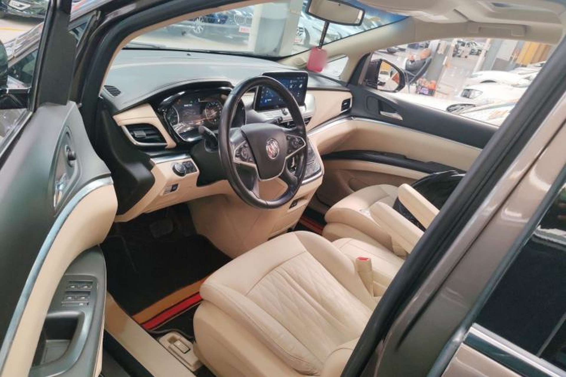 Used Buick GL8 2023 Facelifted Land Cruiser Executive Luxury Version Left Front Seat