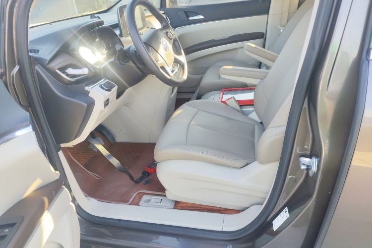 Used Buick GL8 2023 Land Executive Class Comfort Model Left Front Seat